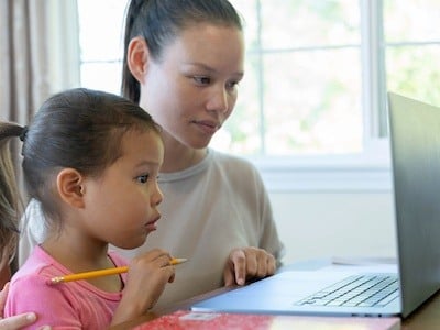 Mom looking for information on how to apply for child support in Texas to support her daughter