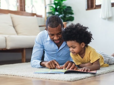 Father playing with child after understanding how to win child custody for fathers